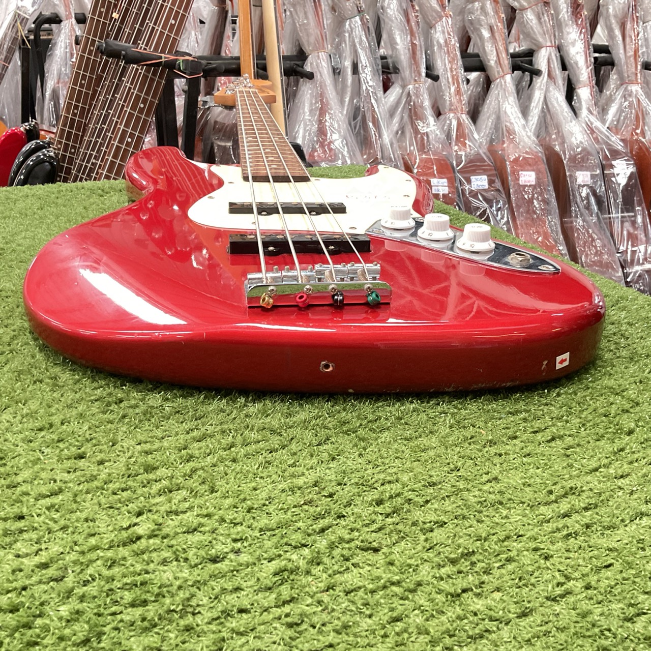 กีต้าร์เบส Legend