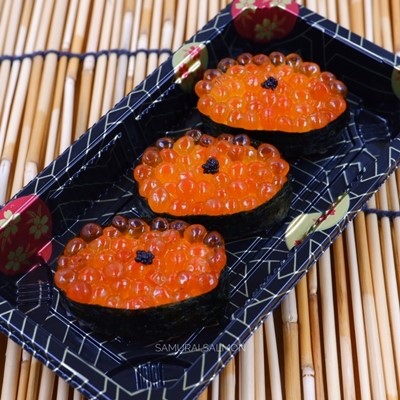 ซูชิไข่ปลาแซลมอน - Ikura Sushi (3 pcs.)