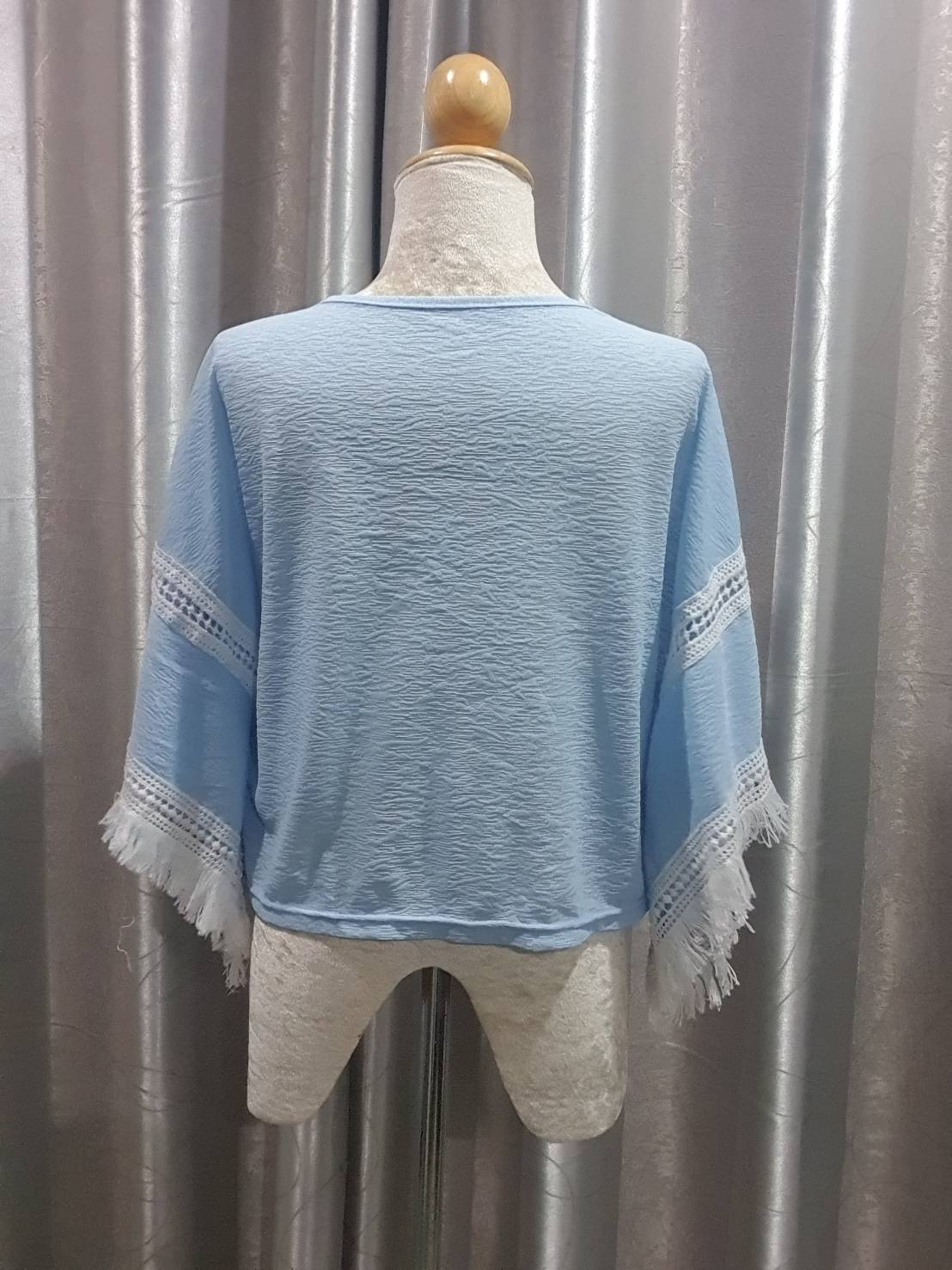 FF01796 เสื้อแฟชั่น สีฟ้า นำเข้า มือสอง อก free-45 นิ้ว