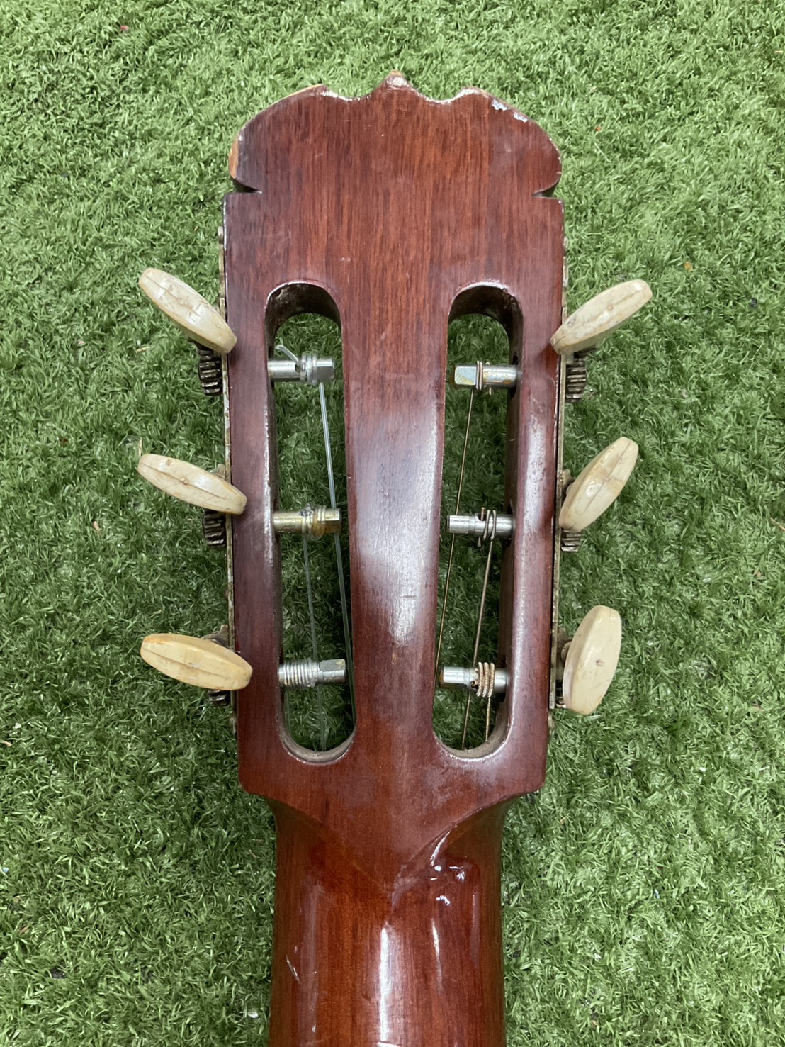 กีต้าร์คลาสสิค CLARK GUITAR : NO.10