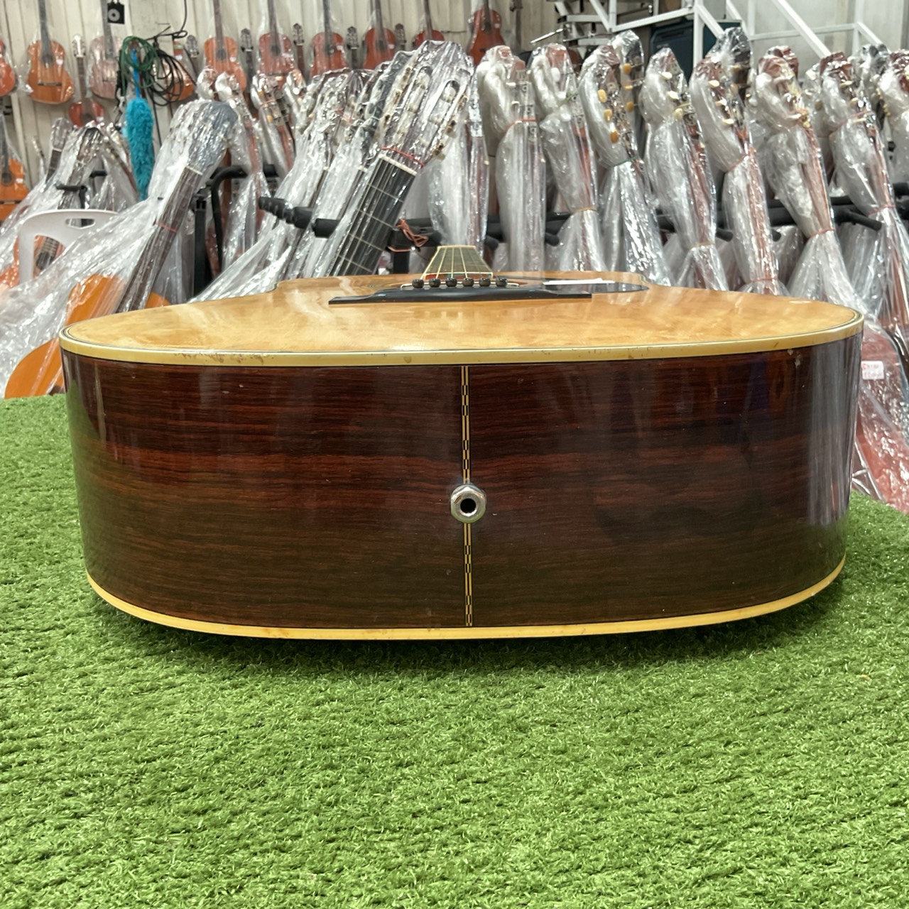 กีต้าร์โปร่งไฟฟ้า YAMAHA : FG-301