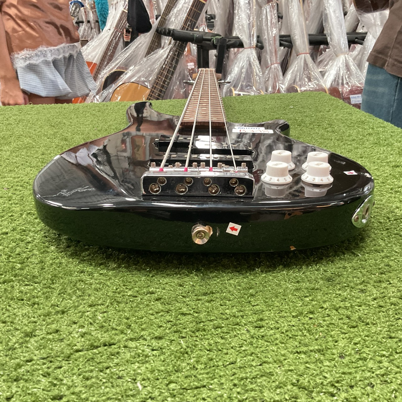 กีต้าร์เบส BUSKER'S