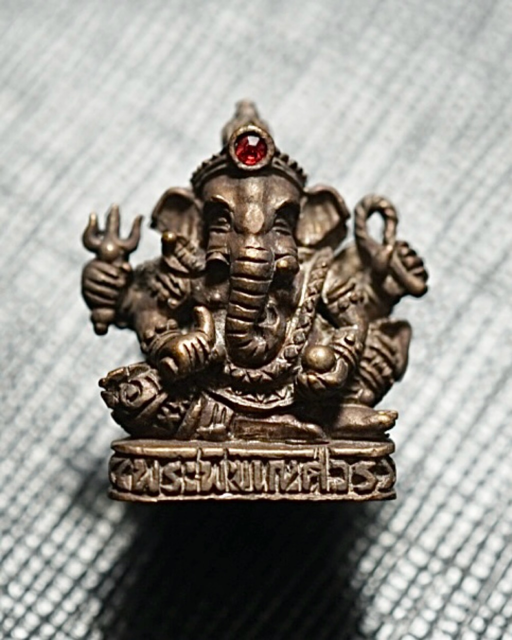 พระพิฆเนศวร (เนื้อสัมฤทธิ์รมดำ) Ganesha (Bronze Material, Black Plated). SKU-03178