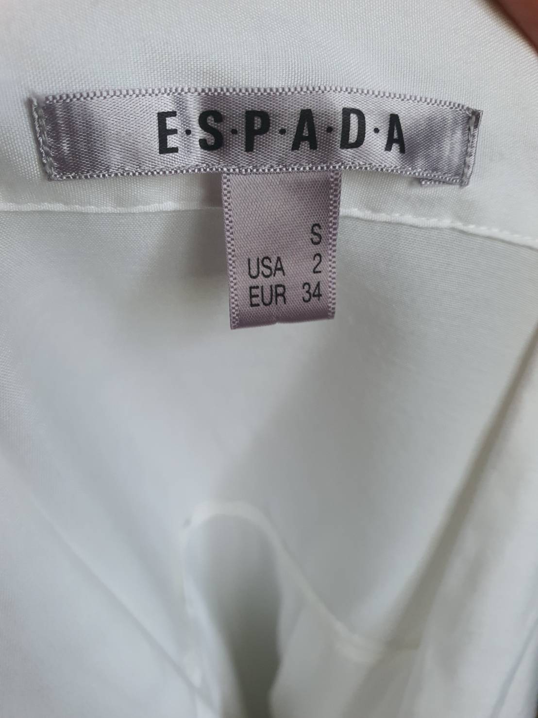 FF06468 เสื้อผ้ามือสอง สีขาว แบรนด์ ESPADA อก 36 นิ้ว
