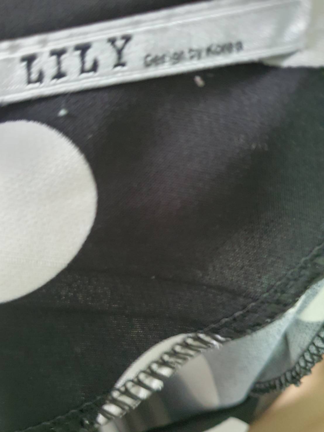 FF06241 เสื้อแฟชั่นสีดำ ลายจุดขาว มือสอง อก 36 นิ้ว
