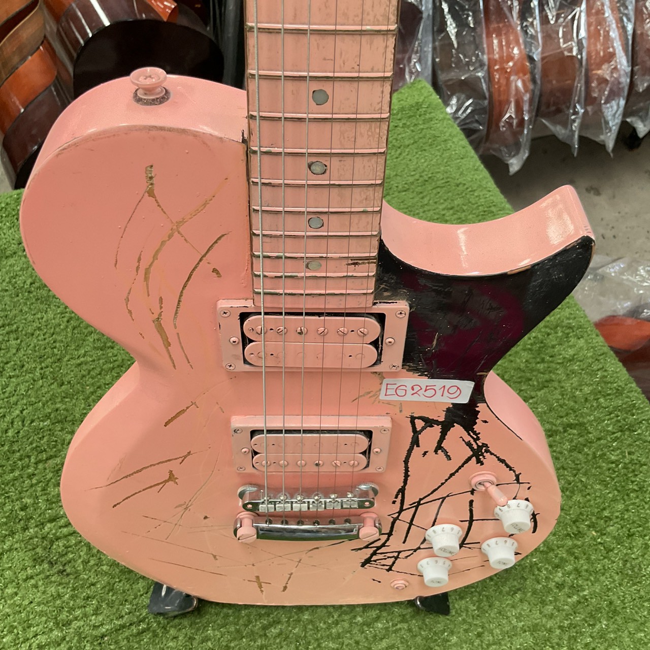 กีต้าร์ไฟฟ้า Burny