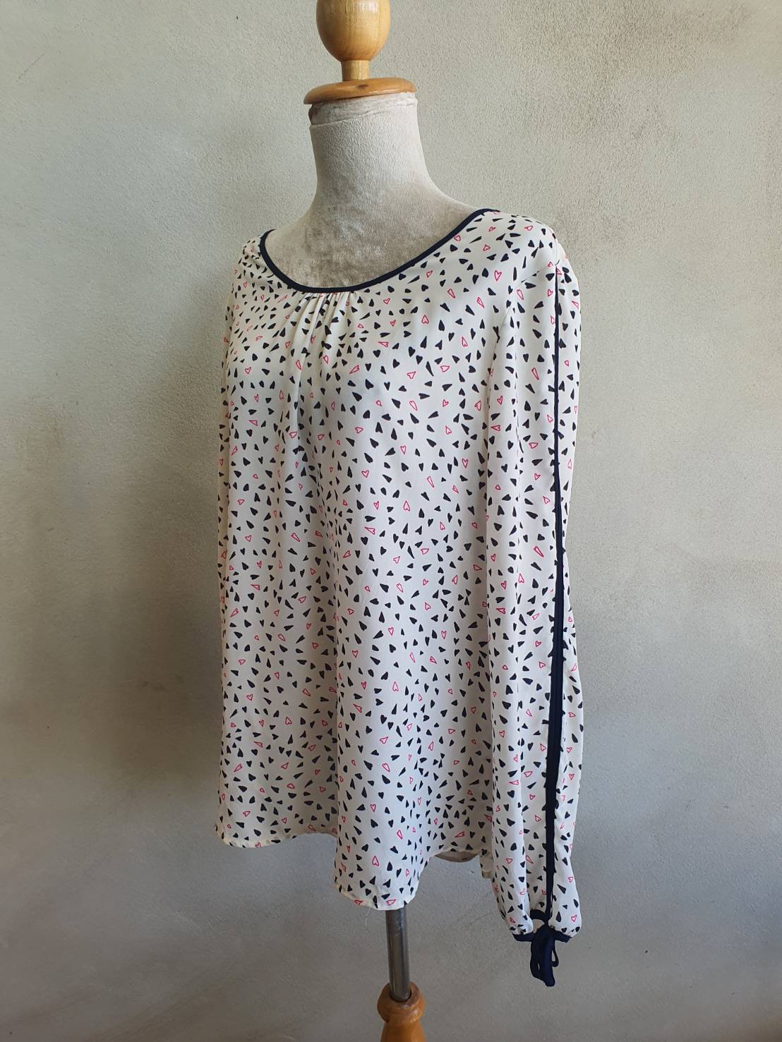 FF05078 เสื้อผ้ามืออง สีขาวชีฟอง ลาย แบรนด์ MAURICES อก 40 นิ้ว