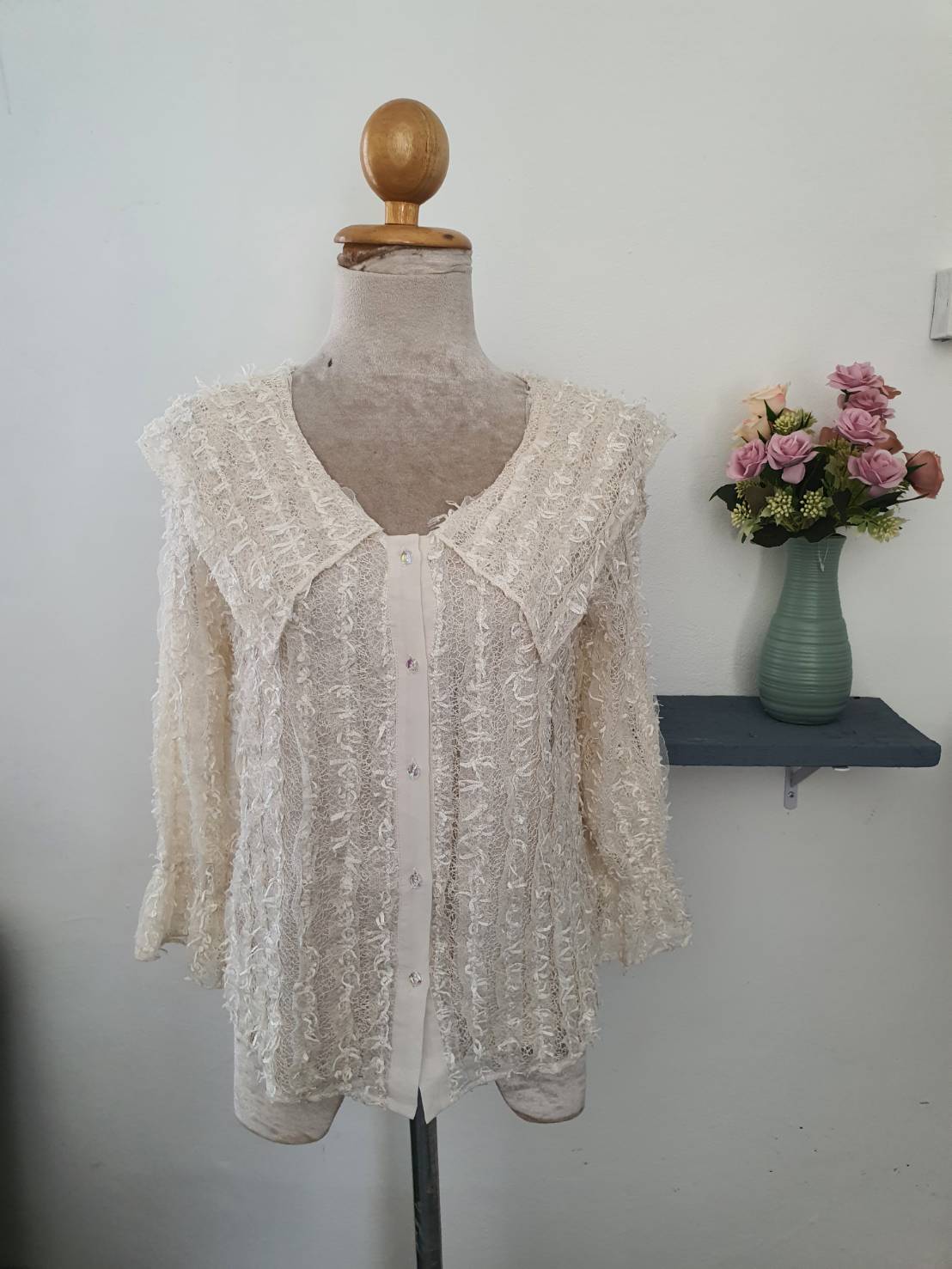FF05150 เสื้อผ้ามือสอง สีครีม แบรนด์ SAKAS อก 34 นิ้ว