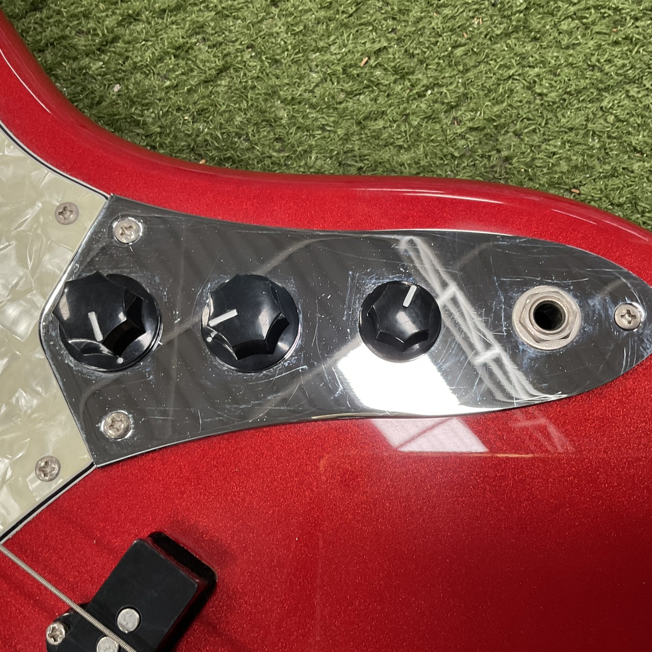 กีต้าร์เบส Legend