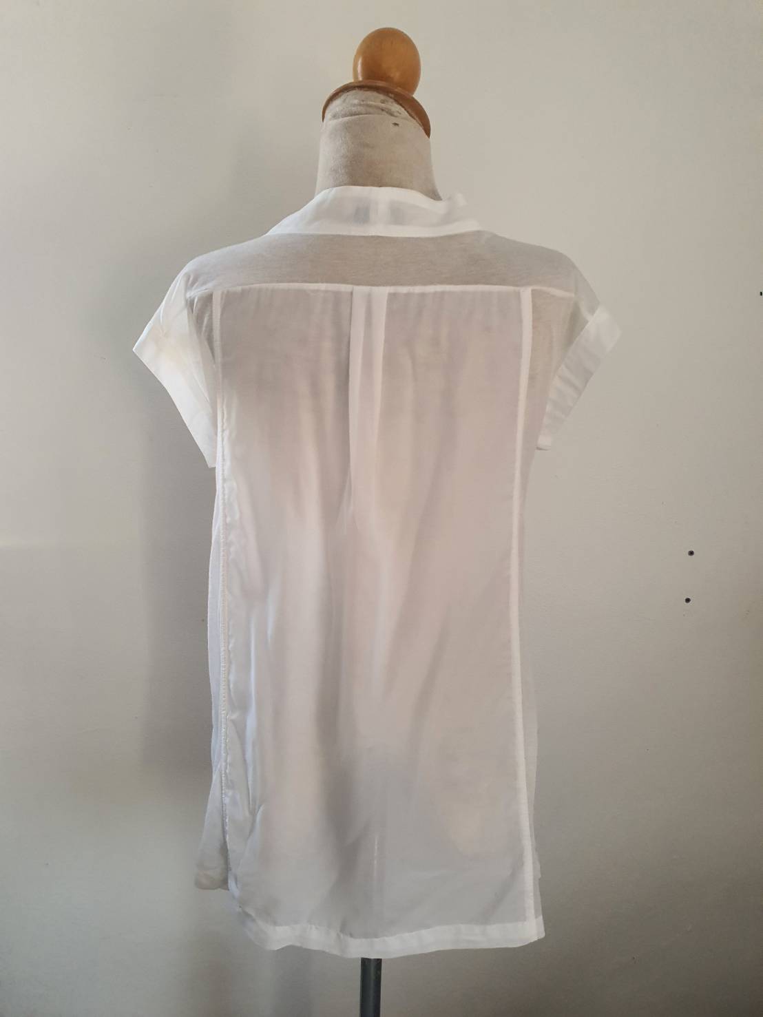 FF05888 เสื้อผ้า มือสอง สีขาว ZEIN อก 36 นิ้ว