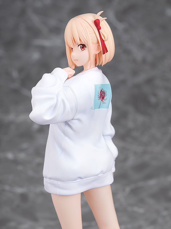 Lycoris Recoil Chisato Nishikigi: Oversized Sweatshirt Ver. 1/7 Complete Figure(Pre-order)