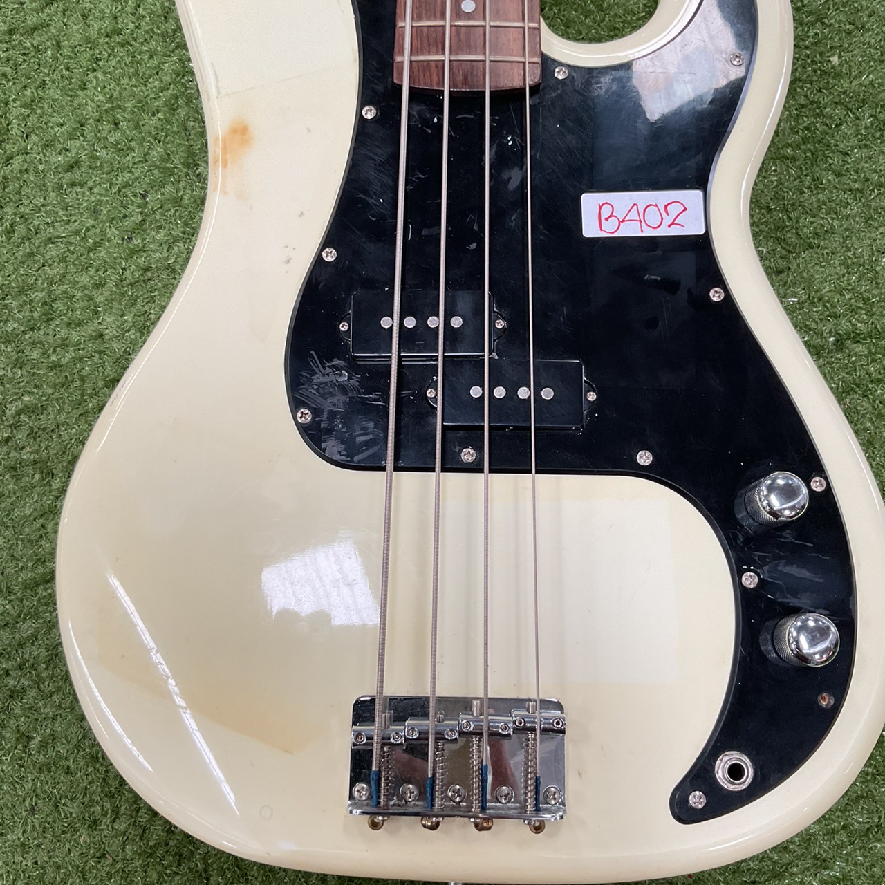 กีต้าร์เบส Legend