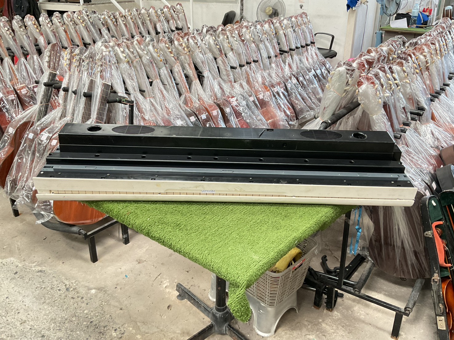 เปียโน KORG : LP-180 สินค้าไม่พร้อมใช้งาน (ต้องซ่อม)