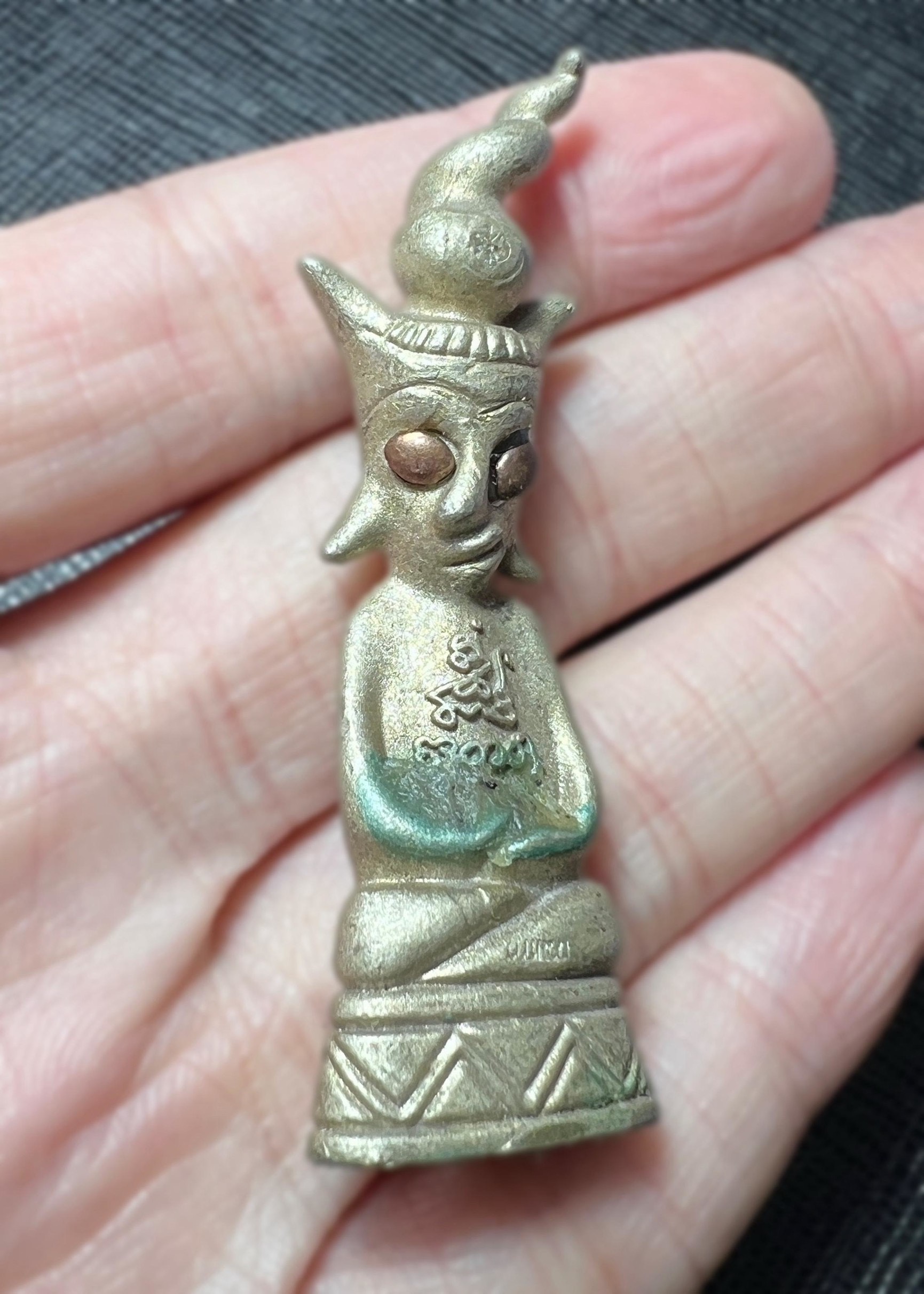 พญางั่งจักรพรรดิจันทร์เสี้ยว (6 ซม,เนื้อทองขาวผิวไฟ) Crescent Moon Emperor Ngang. (6 cm,alpaca silver raw skin material) SKU-03976