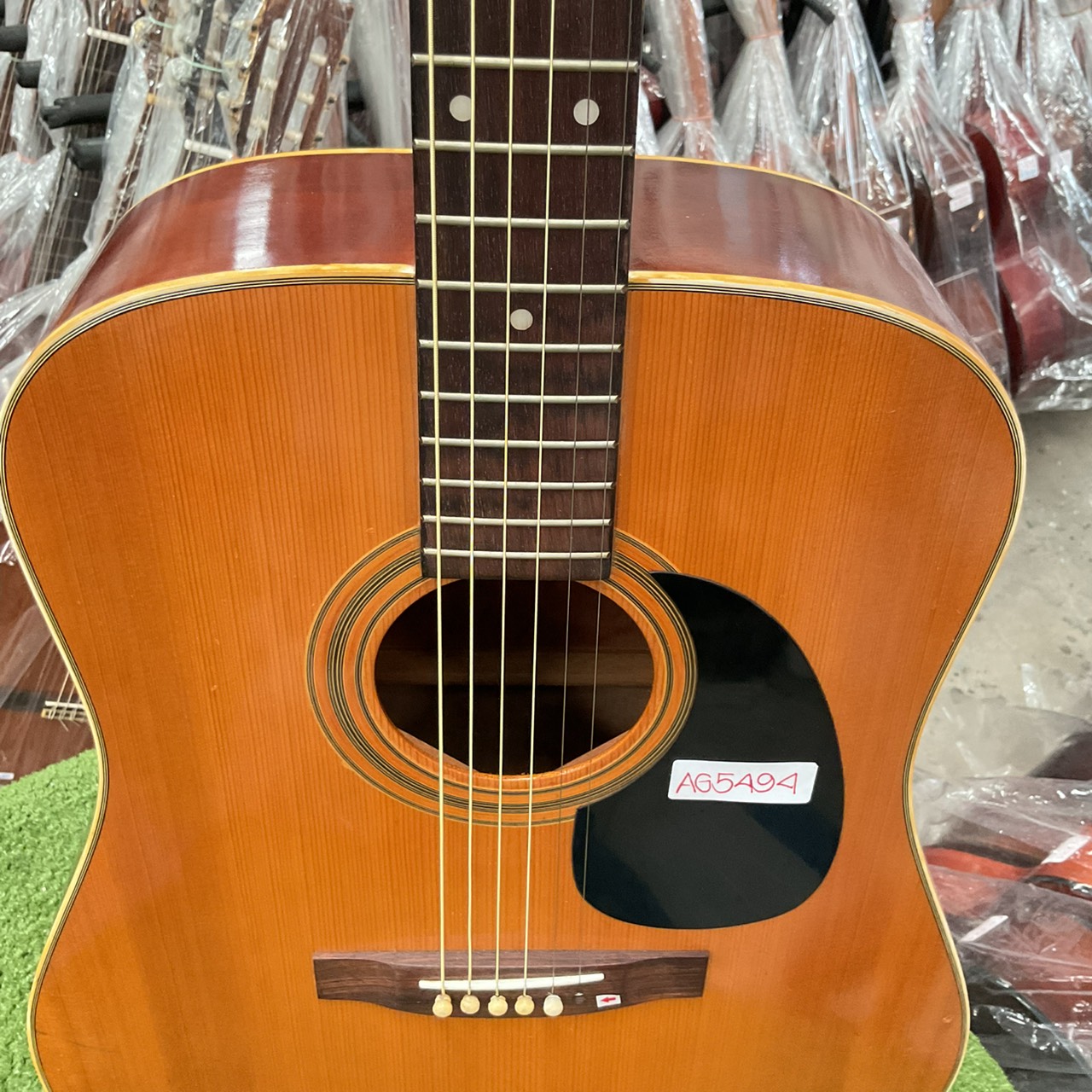 กีต้าร์โปร่ง Phenix : W130