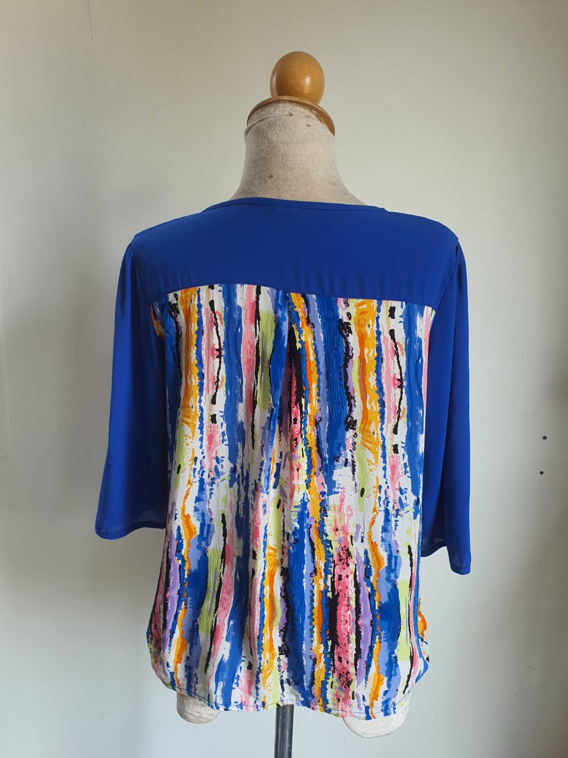 FF05264 เสื้อผ้ามือสอง ชีฟอง สีฟ้าเข้มหลากสี อก free-38 นิ้ว
