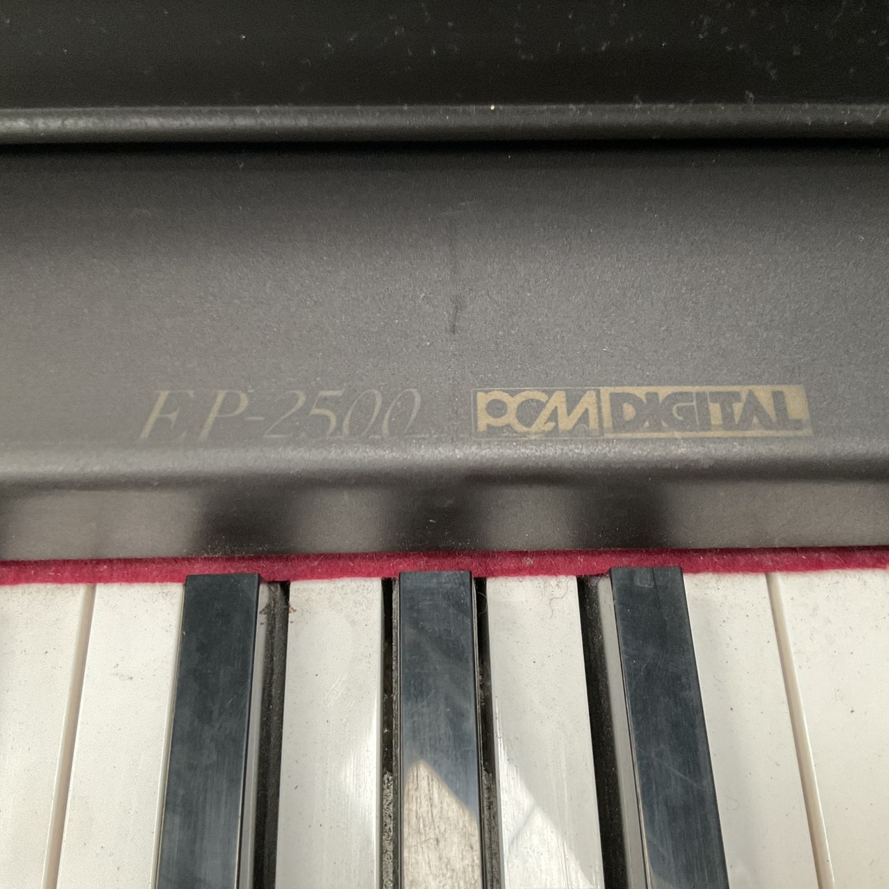 เปียโน COLUMBIA : EP-2500 สินค้าไม่พร้อมใช้งาน (ต้องซ่อม)