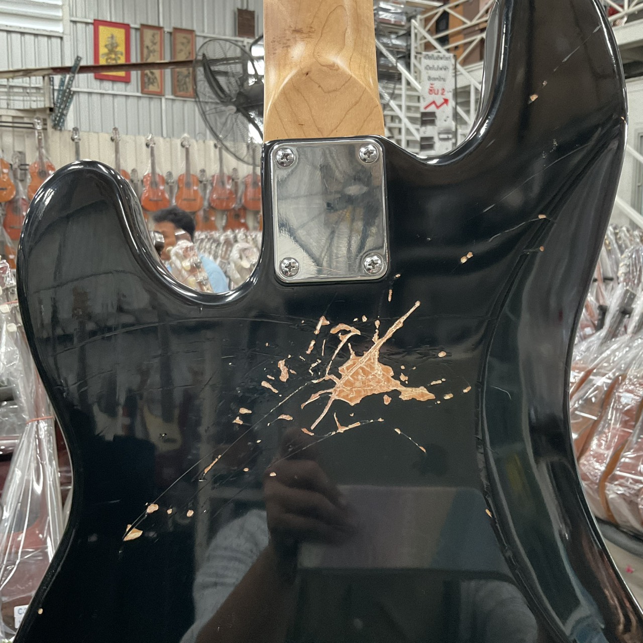 กีต้าร์เบส FORMESTAR