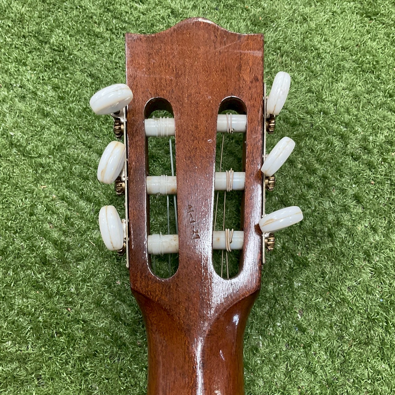 กีต้าร์คลาสสิค Shinko Pleasant : No.70