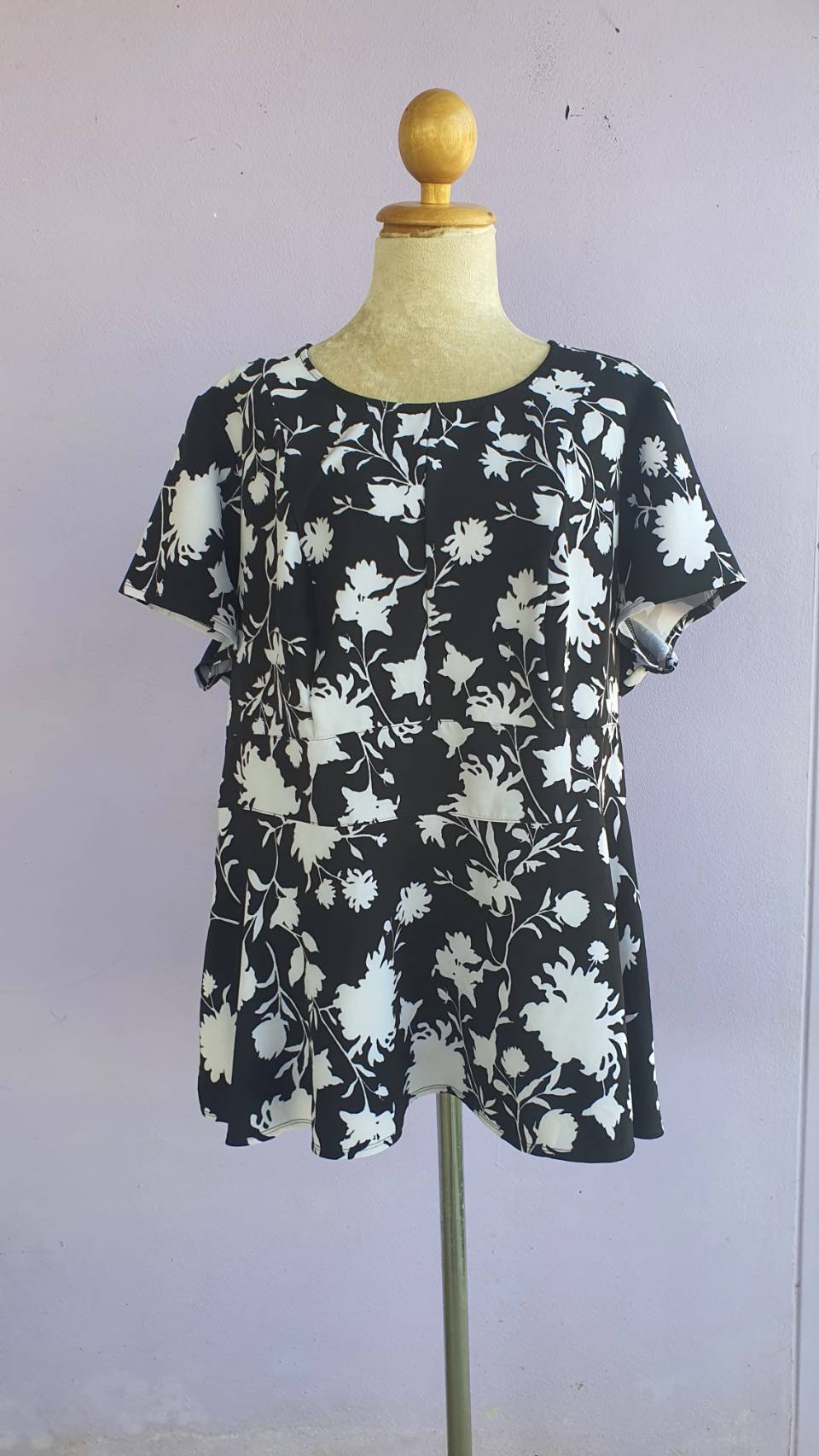 FF02823 เสื้อผ้ามือสอง ชาวดำ แบรนด์ LANE BRYANT อก 46 นิ้ว