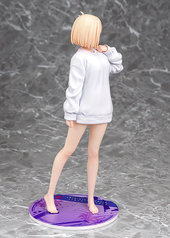 Lycoris Recoil Chisato Nishikigi: Oversized Sweatshirt Ver. 1/7 Complete Figure(Pre-order)
