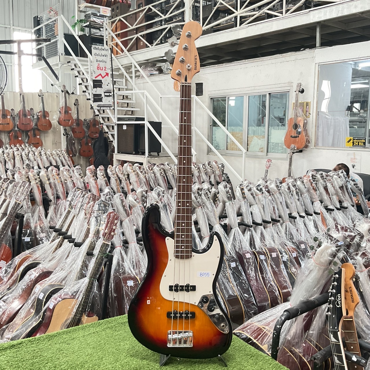 กีต้าร์เบส BUSKER'S