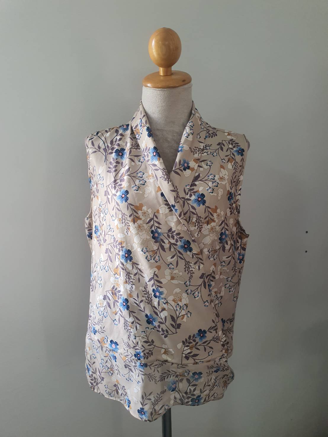 FF06445 เสื้อผ้ามือสอง ลายดอกไม้ สีน้ำตาล อก 38 นิ้ว