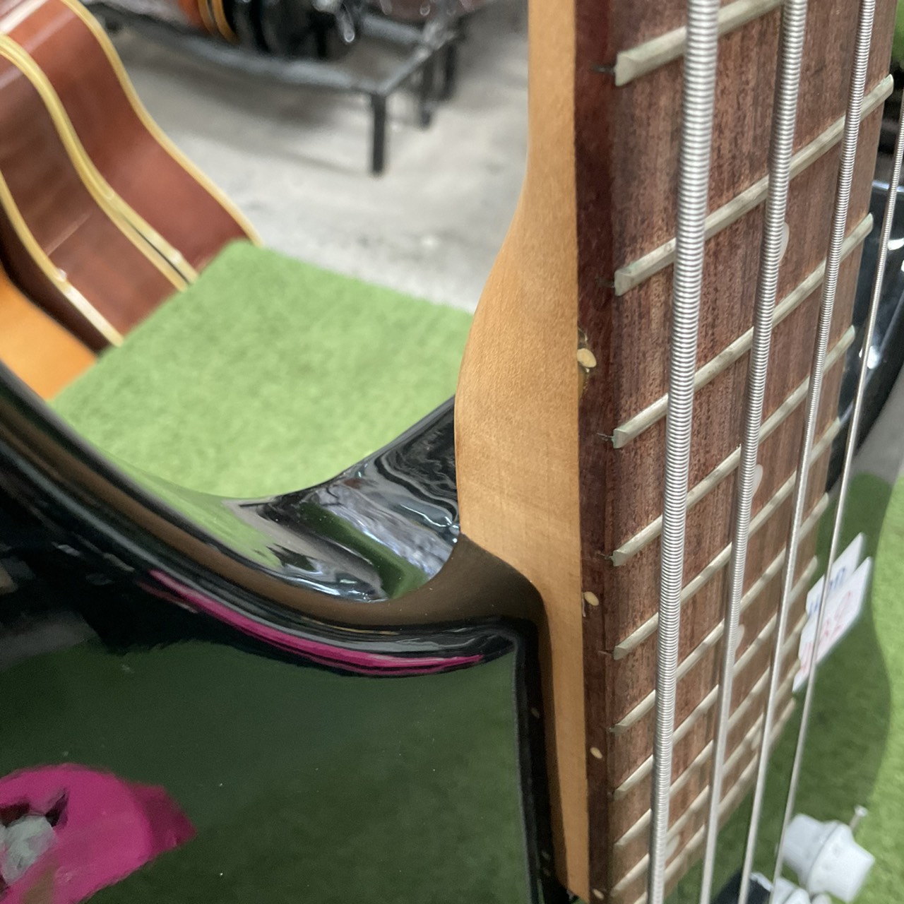 กีต้าร์เบส BUSKER'S