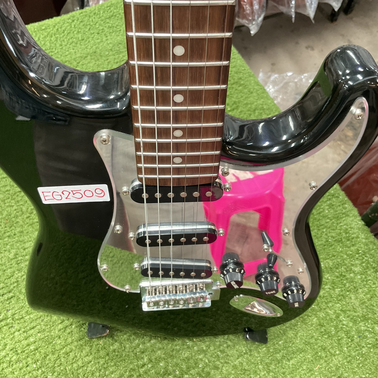 กีต้าร์ไฟฟ้า Mavis