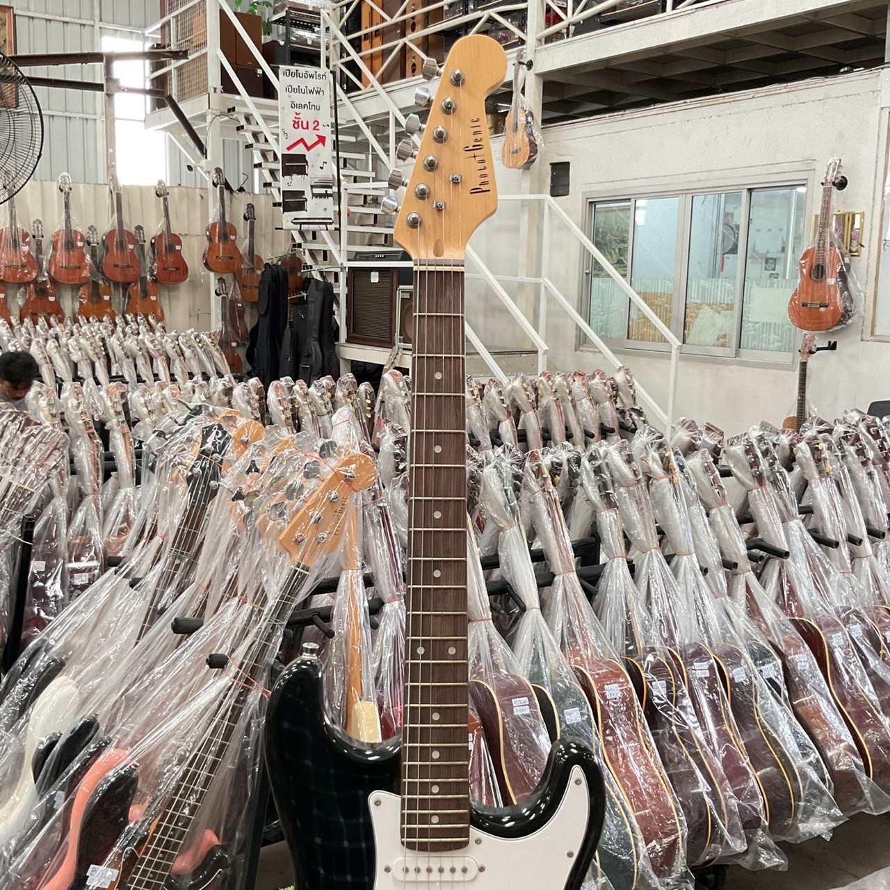 กีต้าร์ไฟฟ้า PHOTO GENLC