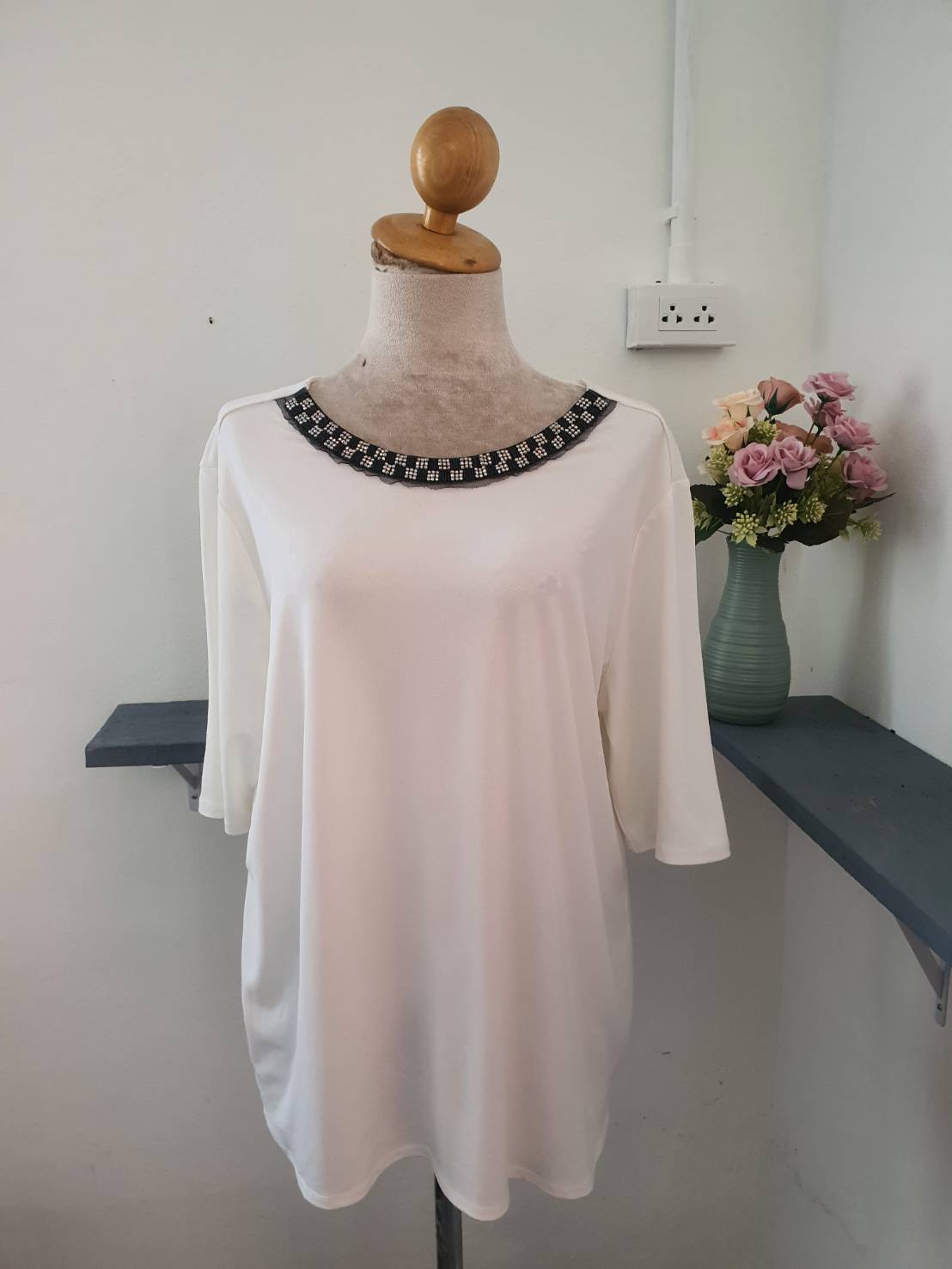 FF05190 เสื้อผ้ามือสอง สีขาว แบรนด์ LIZ CLAIBORN อก 42-48นิ้ว