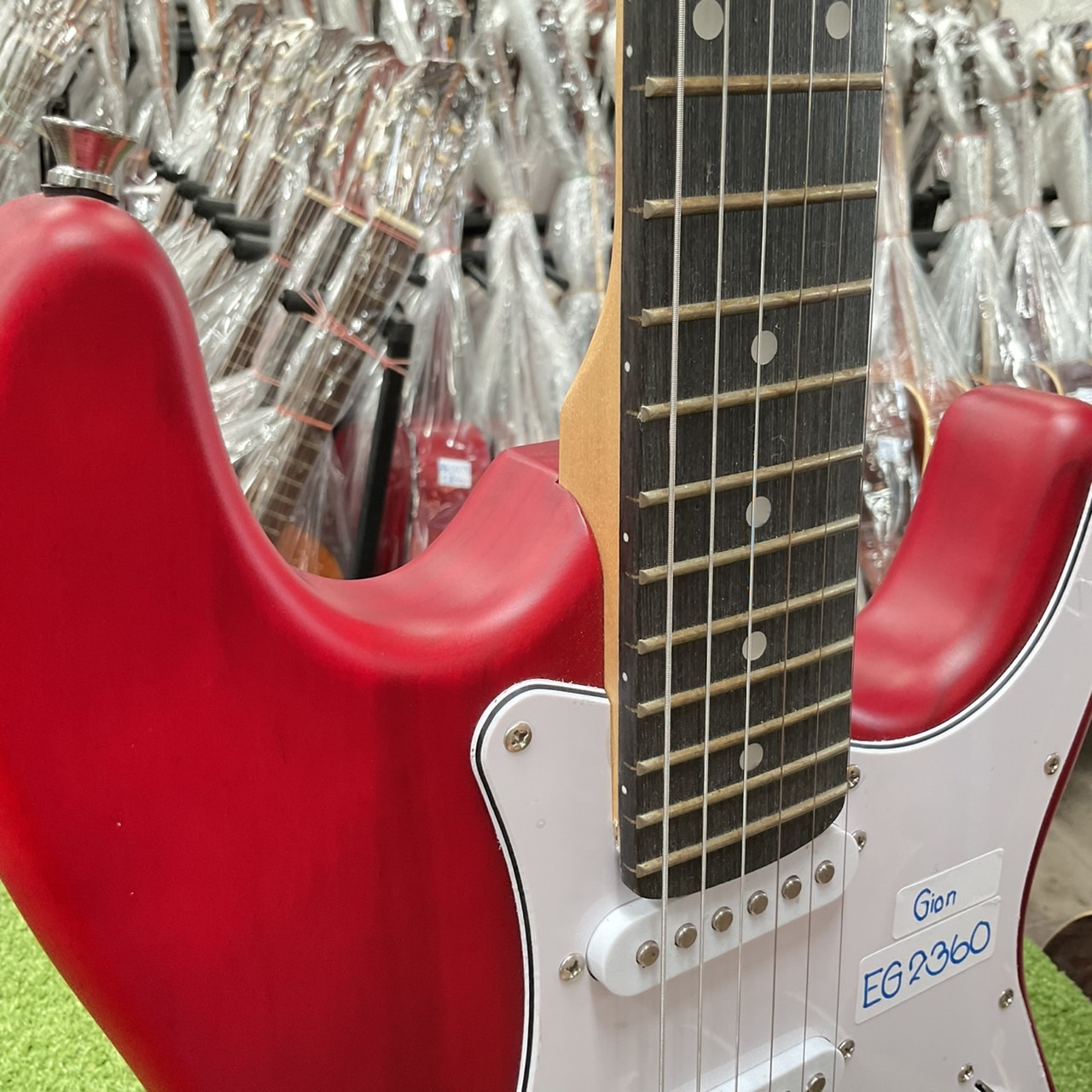 กีต้าร์ไฟฟ้า GION