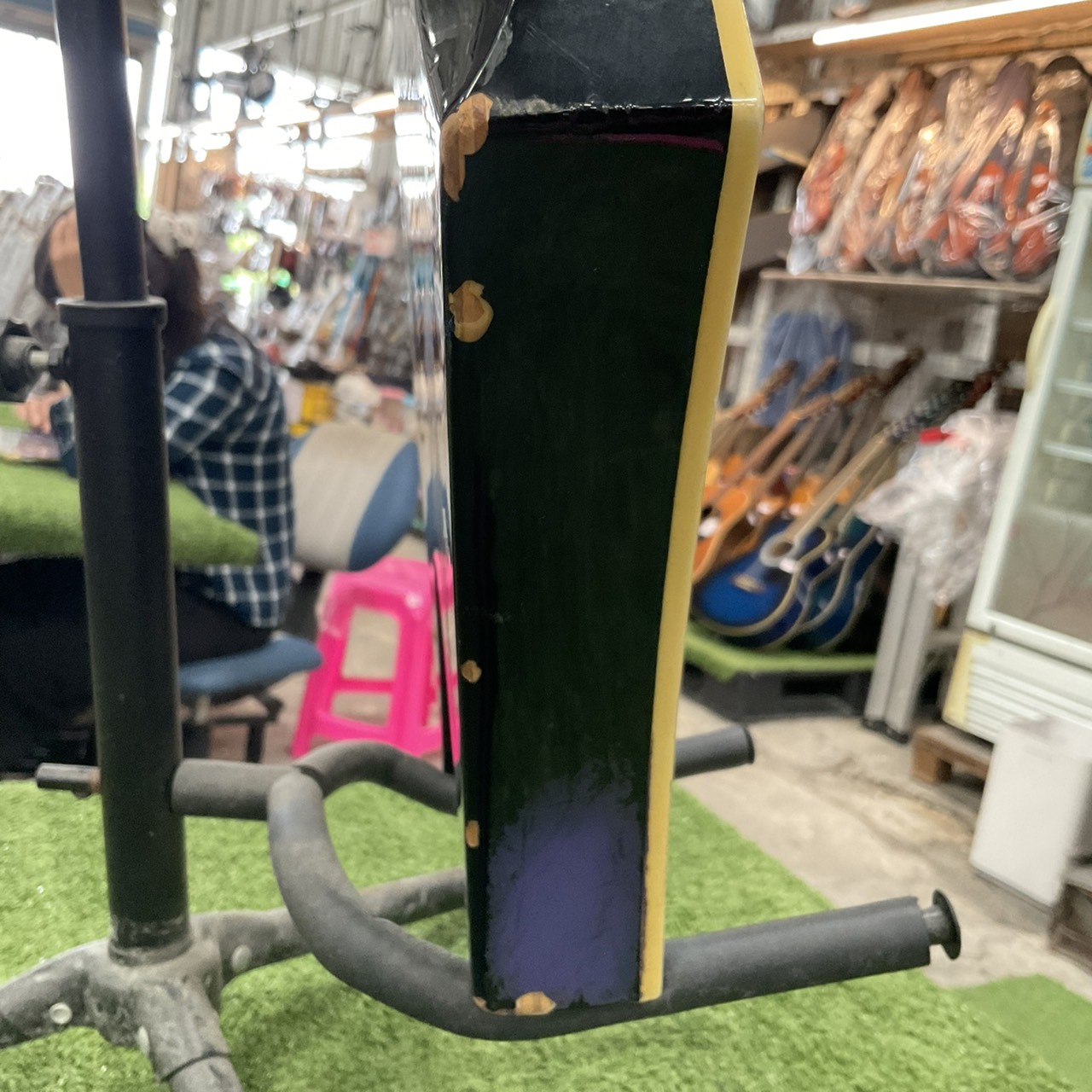 กีต้าร์เบส M