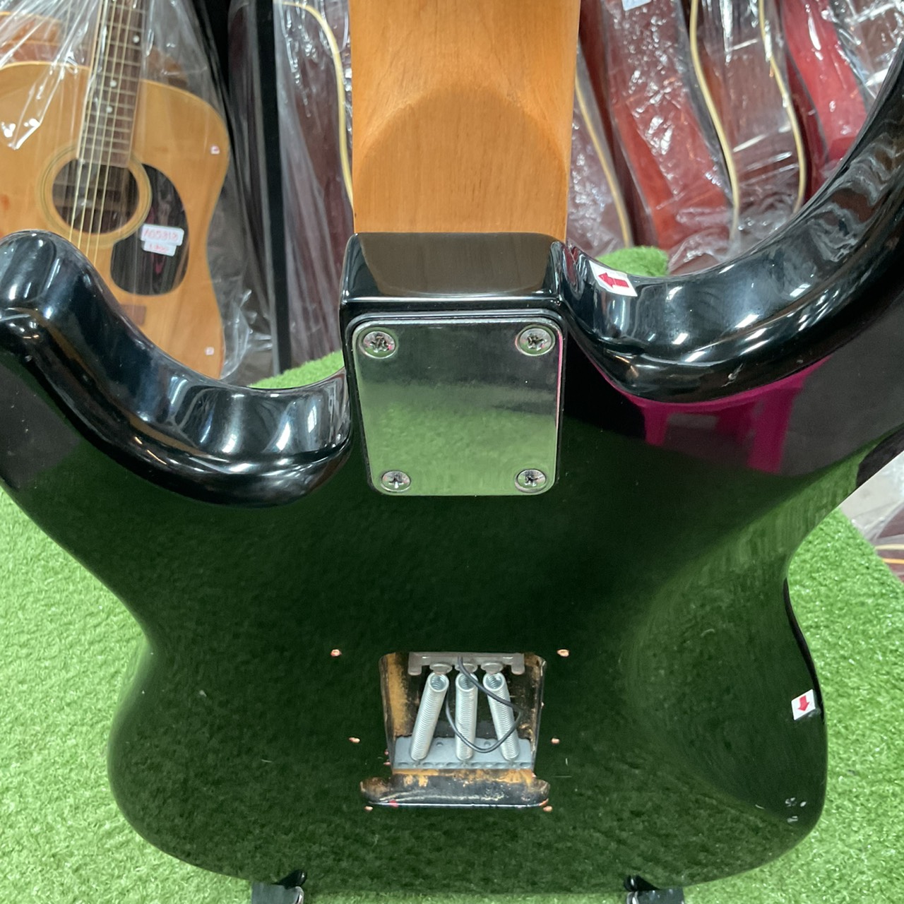 กีต้าร์ไฟฟ้า ยี่ห้อตามภาพ