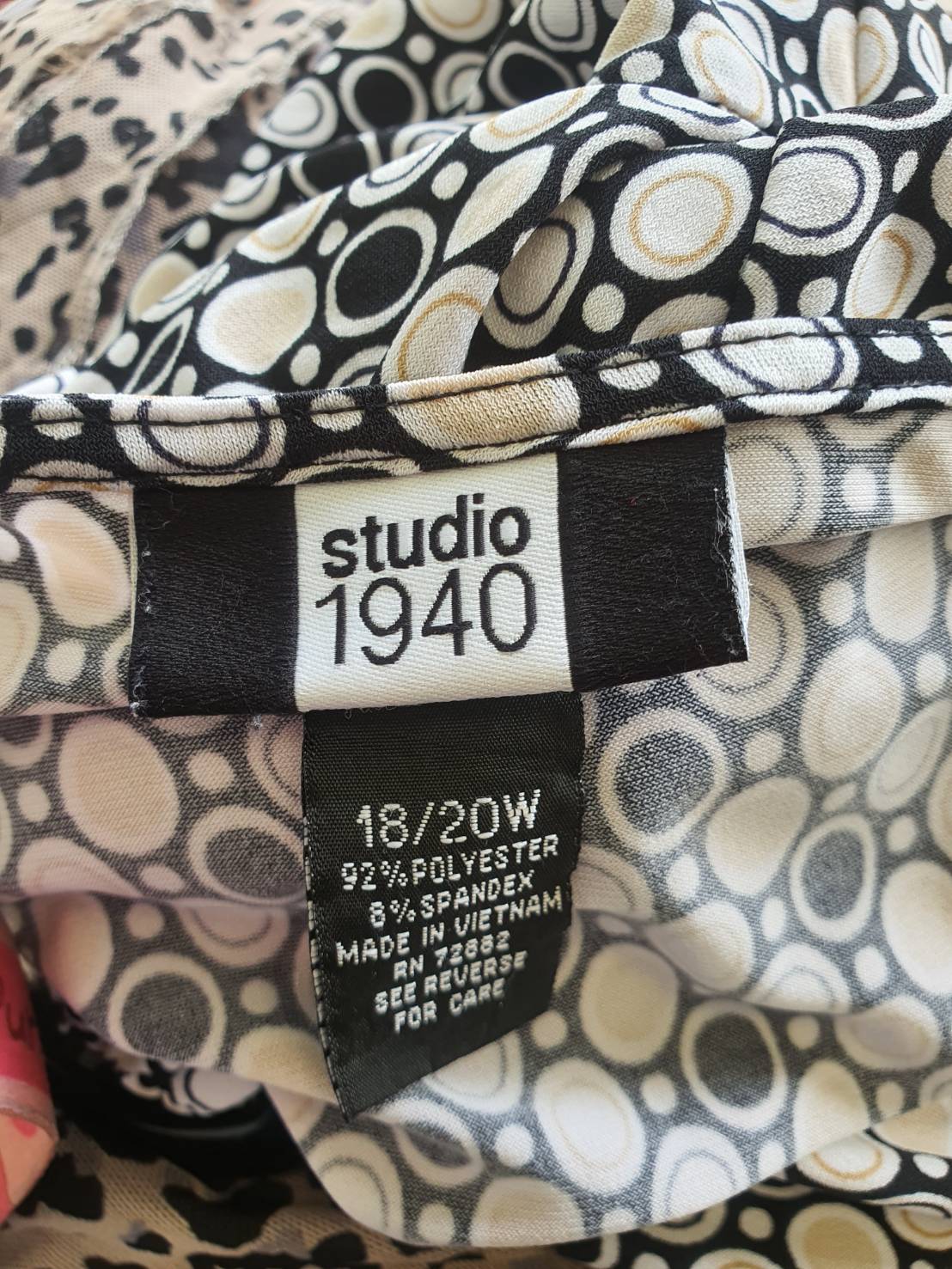 FF05096 เสื้อผ้ามือสอง สาวอวบ พลัสไซส์ ลายจุด แบรนด์ STUDIO 1940 อก 46-50นิ้ว