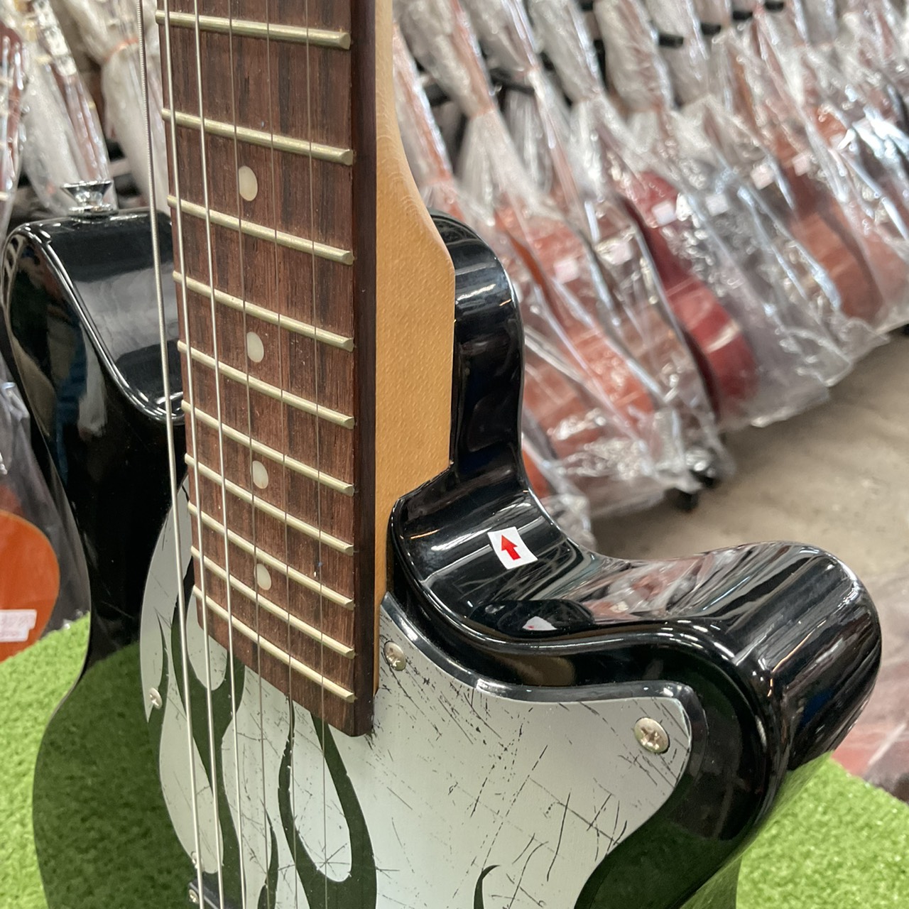 กีต้าร์ไฟฟ้า FIRST ACT : ME1980