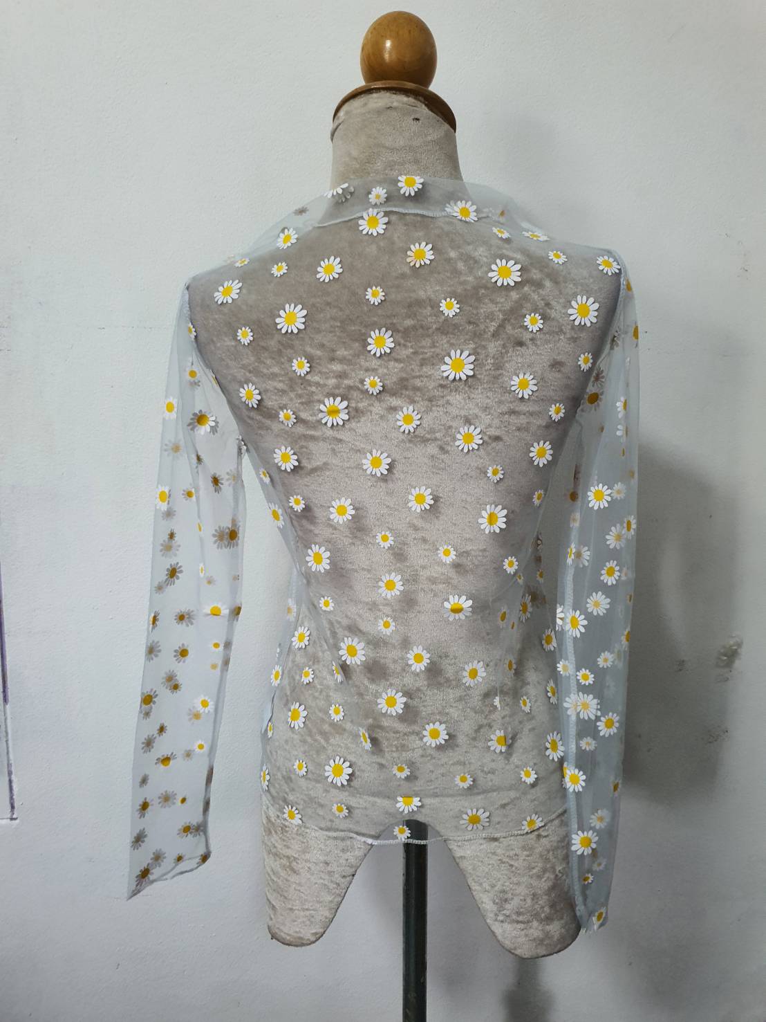 FF06389 เสื้อผ้ามือสอง ซีทรูลายดอกเดซี่ อก 32-34 นิ้ว