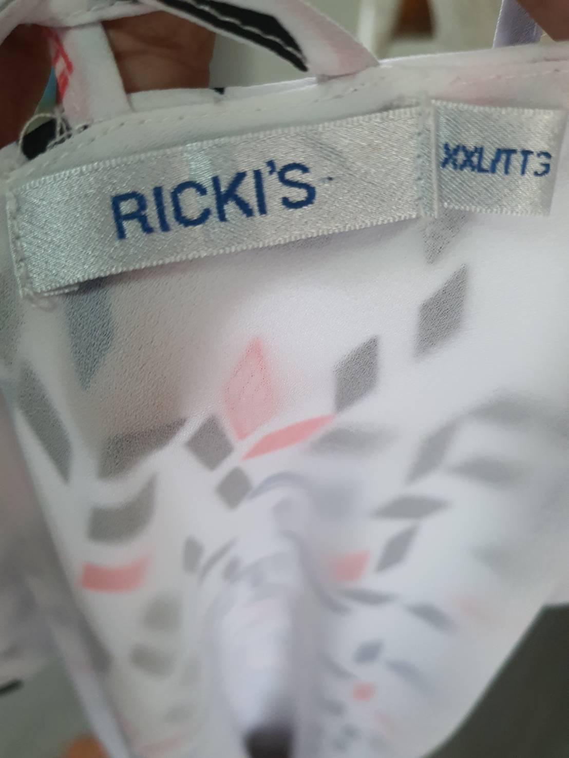 FF05841 เสื้อแฟชั่น ชีฟอง แขนกุด สีขาวลายแบรนด์ RICKI'S อก 50 นิ้ว