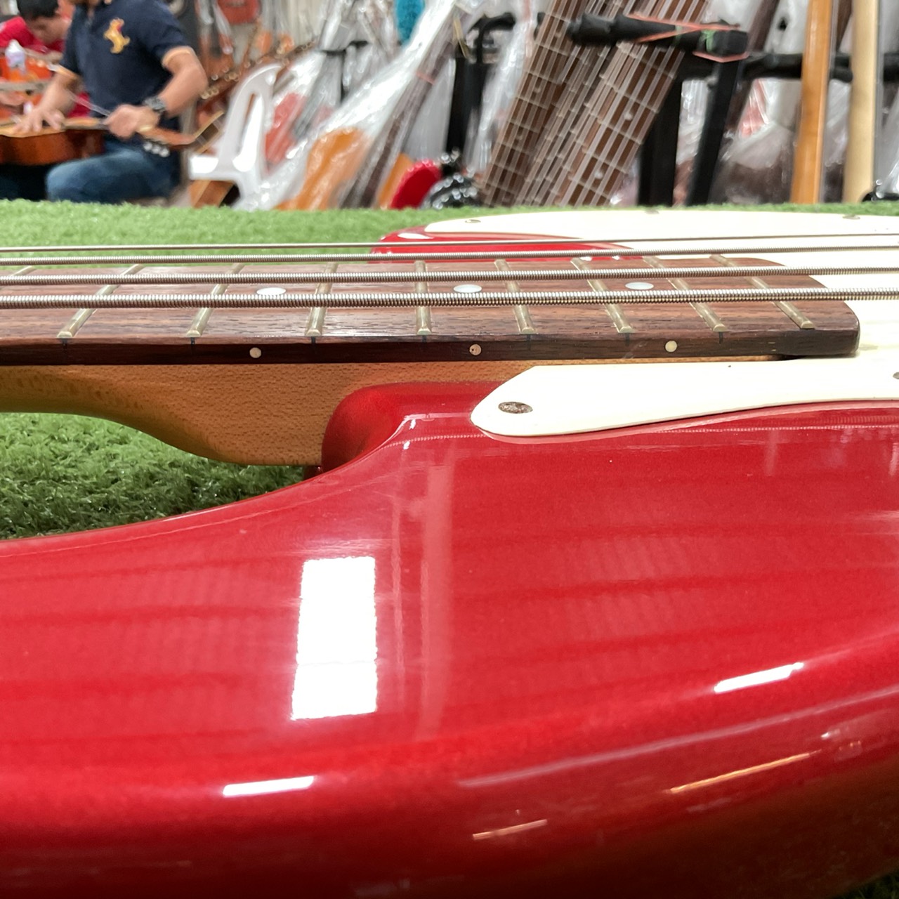 กีต้าร์เบส Legend