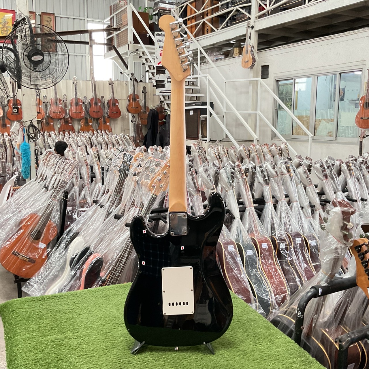 กีต้าร์ไฟฟ้า PHOTO GENLC