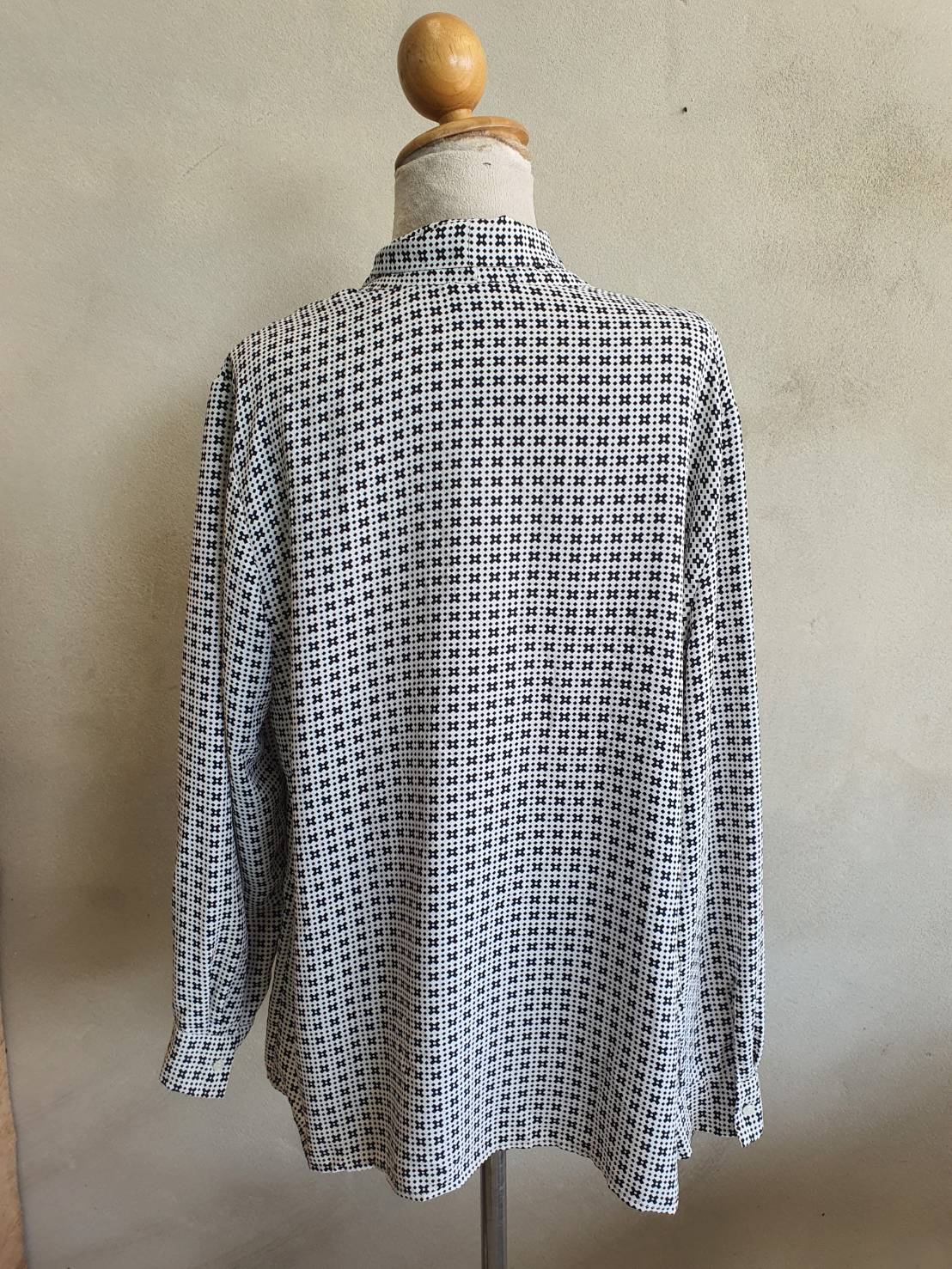 FF05045 เสื้อผ้าชีฟอง สีขาวลายดำ มือสอง แบรนด์ ANN TAYLOR อก free-48 นิ้ว