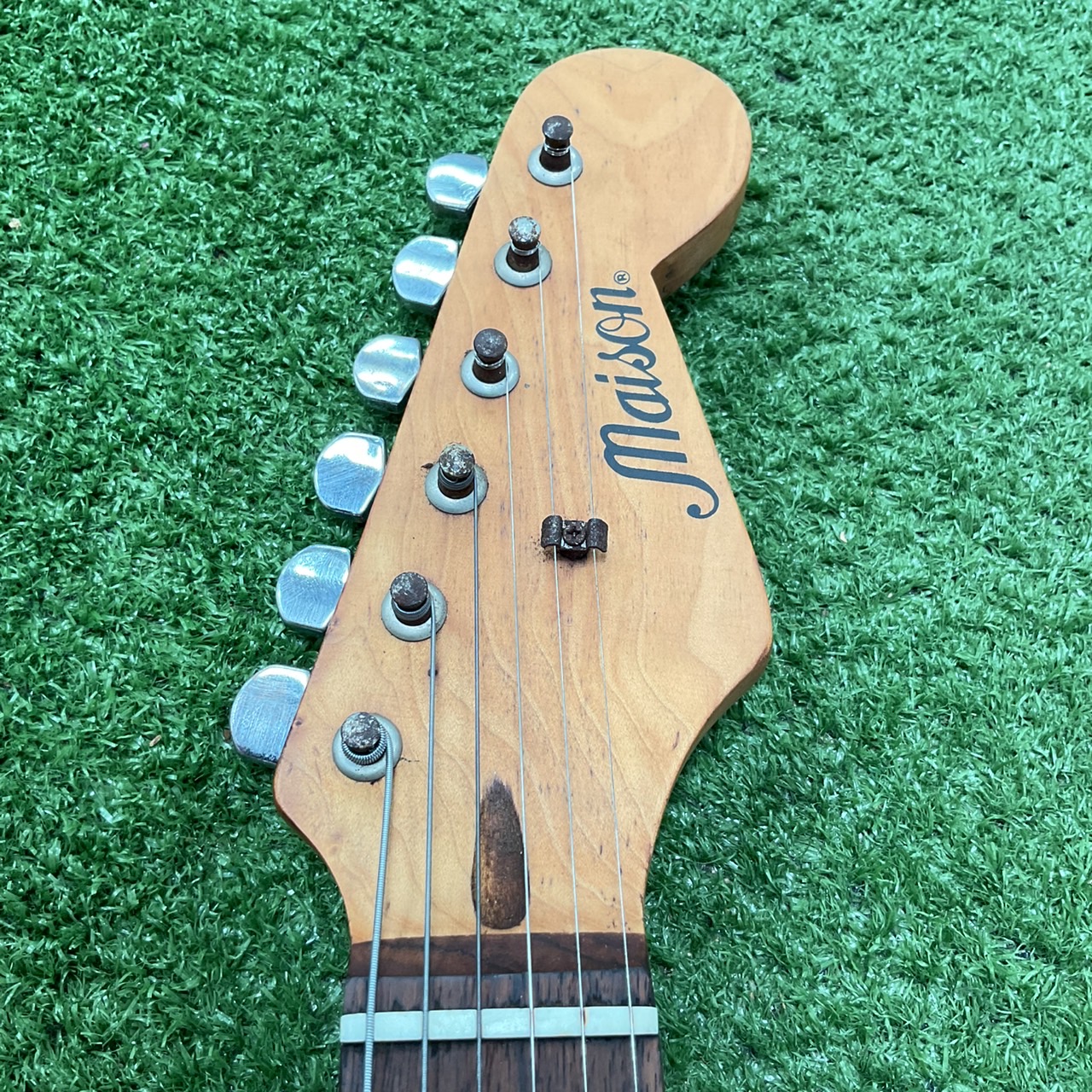กีต้าร์ไฟฟ้า Maison