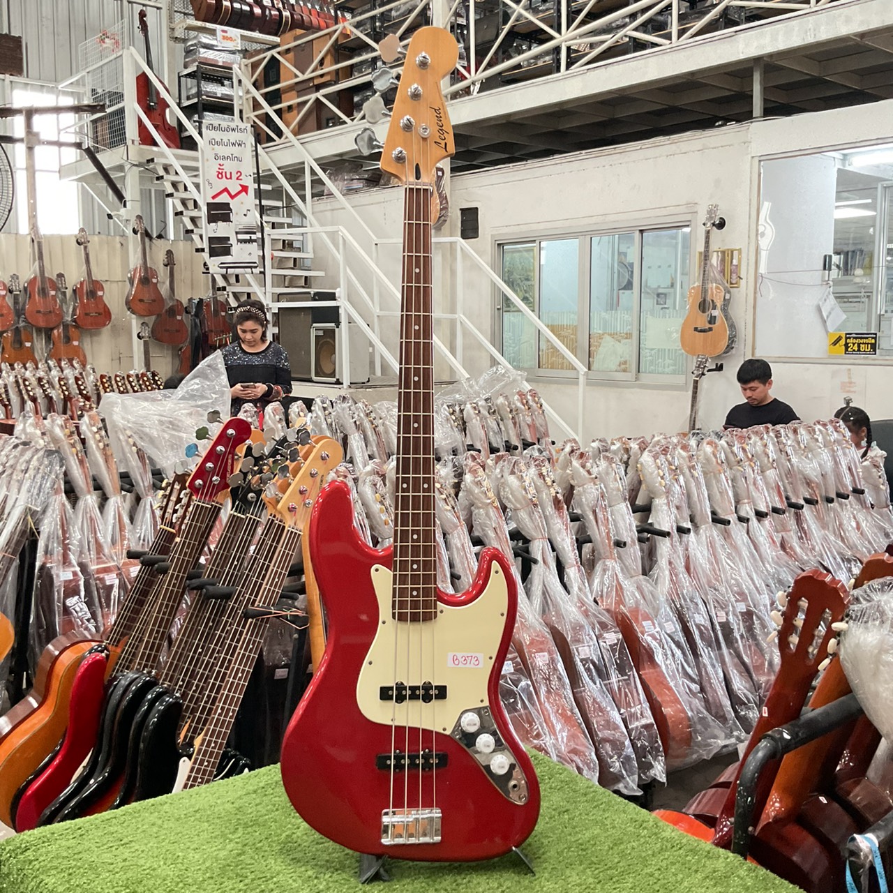 กีต้าร์เบส Legend