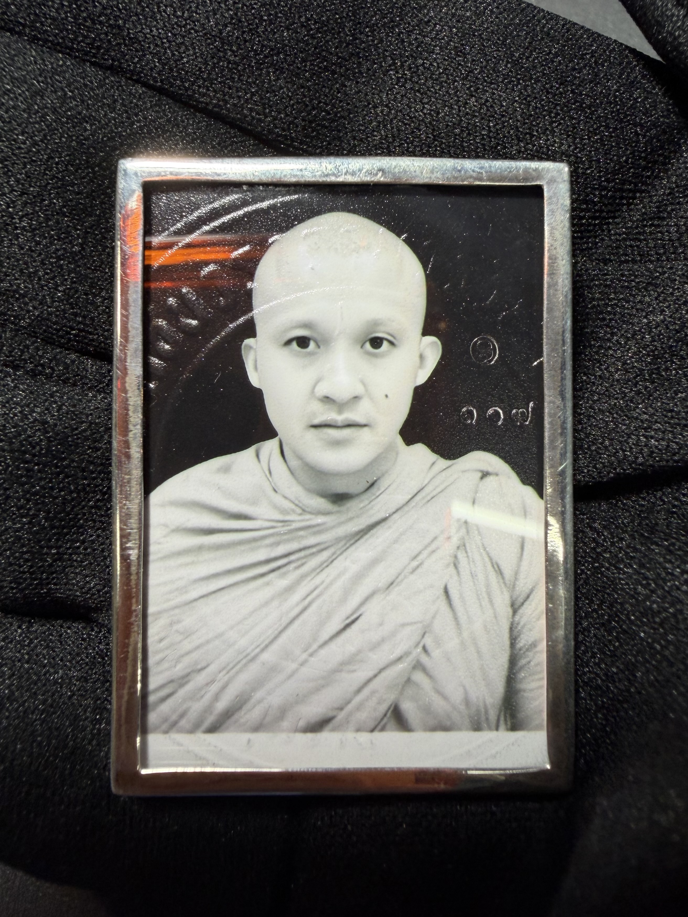 รูปถ่ายหลวงพ่อชำนาญ (รุ่น:หน้าหนุ่ม,เลี่ยมถังเงิน) Luang Por Chamnan Portrait (series:young face,with silver tank frame) SKU-04017
