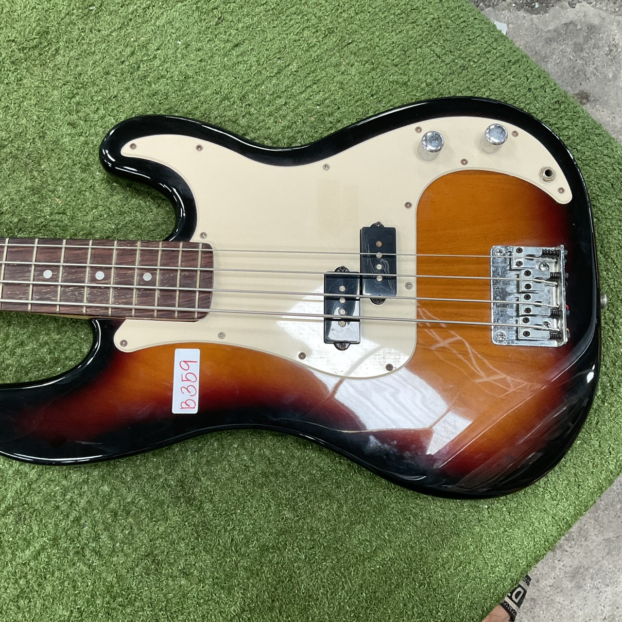 กีต้าร์เบส BROTHERS