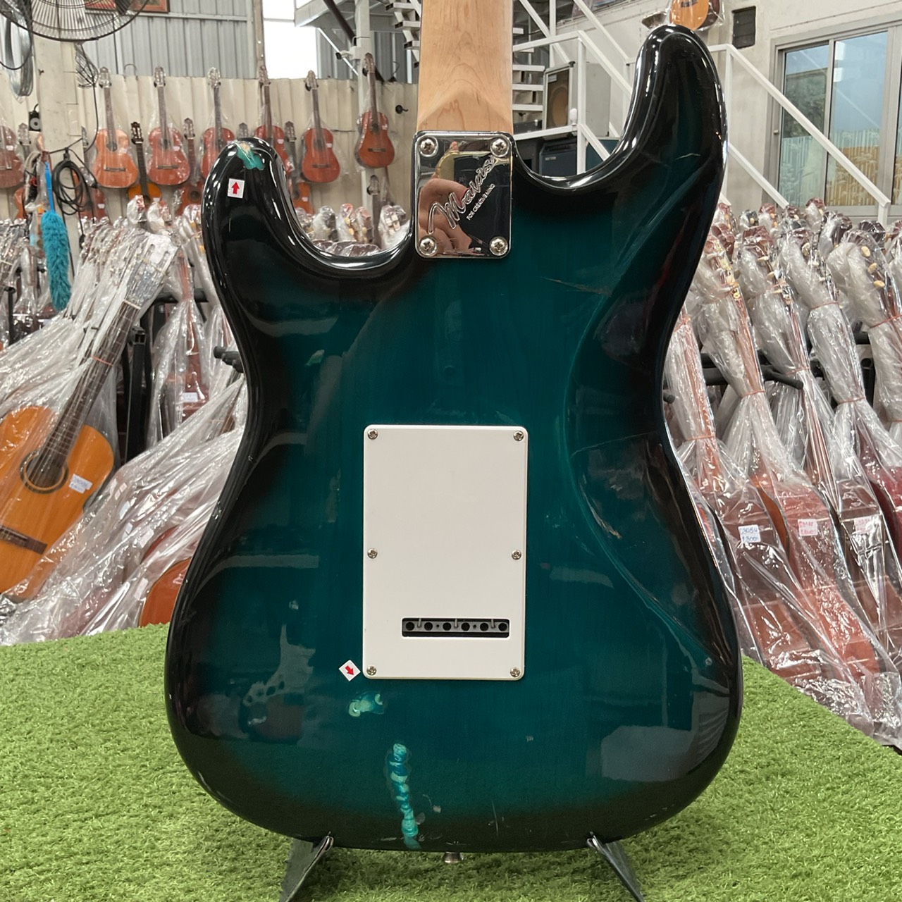 กีต้าร์ไฟฟ้า Mavis