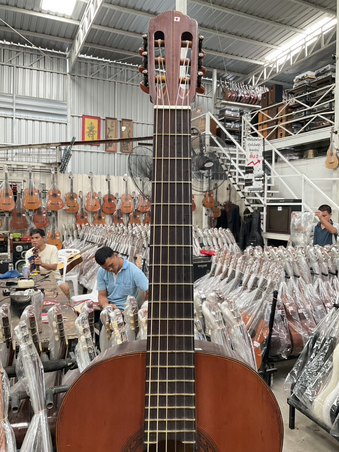 กีต้าร์คลาสสิค ยี่ห้อตามภาพ