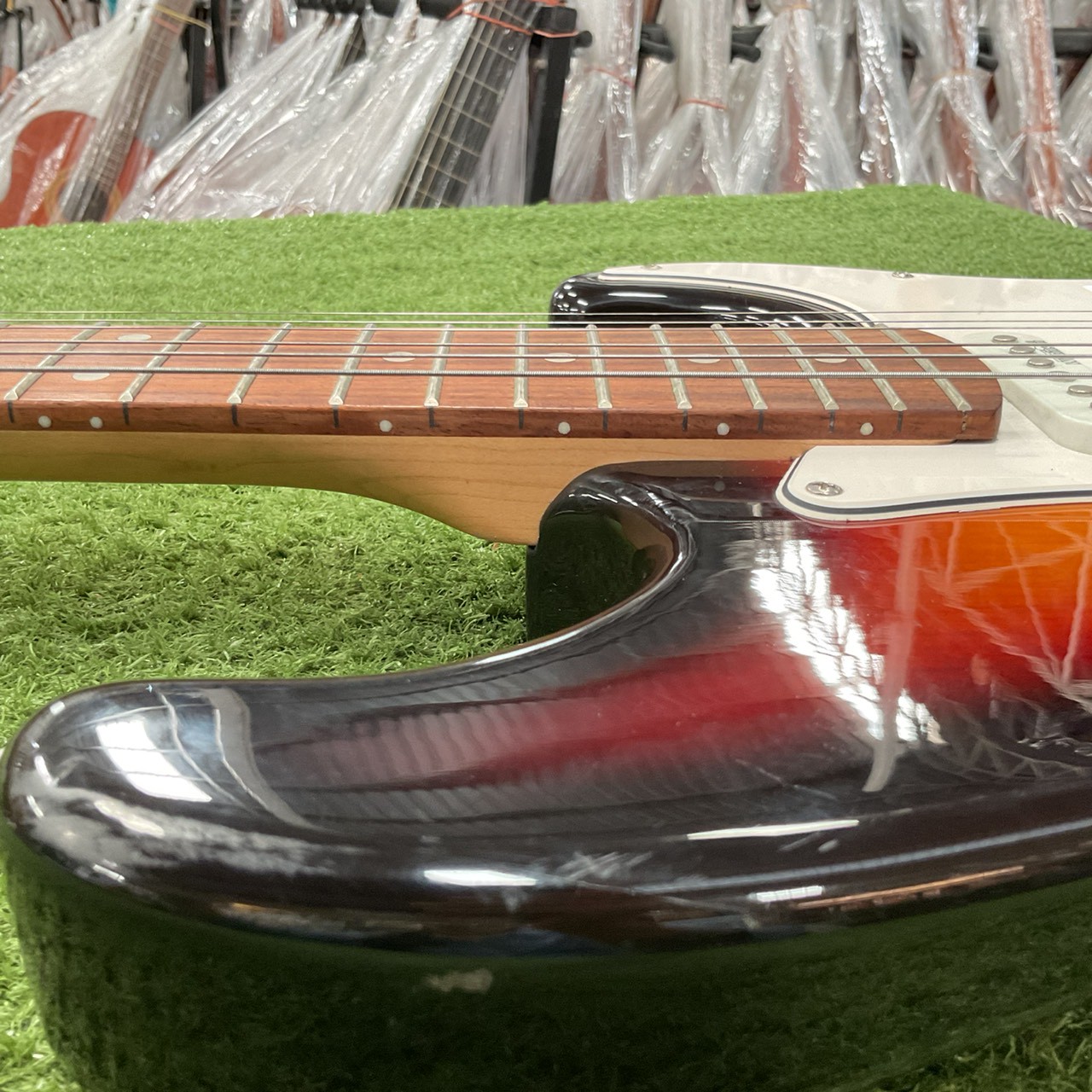 กีต้าร์ไฟฟ้า R D R