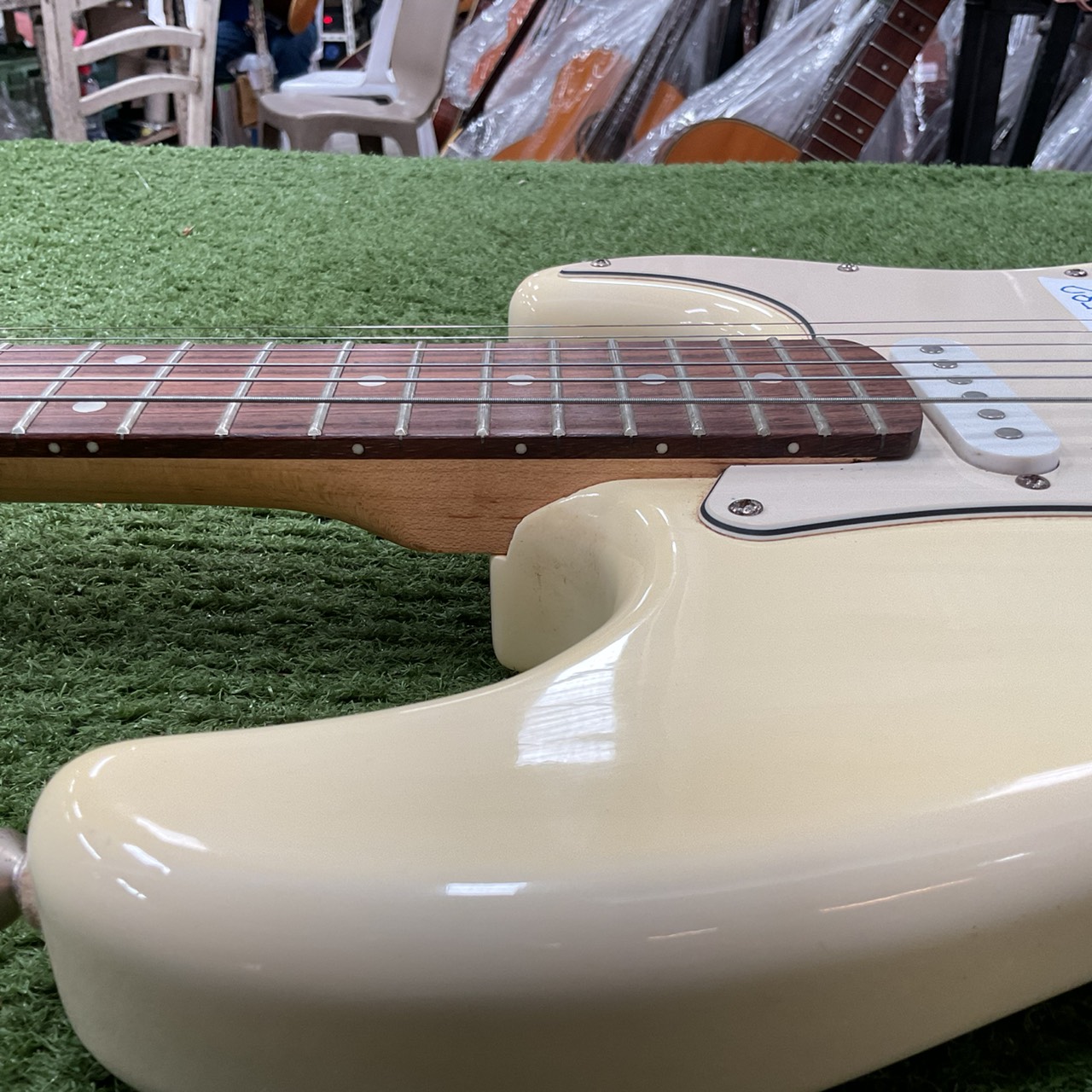 กีต้าร์ไฟฟ้า Mavis