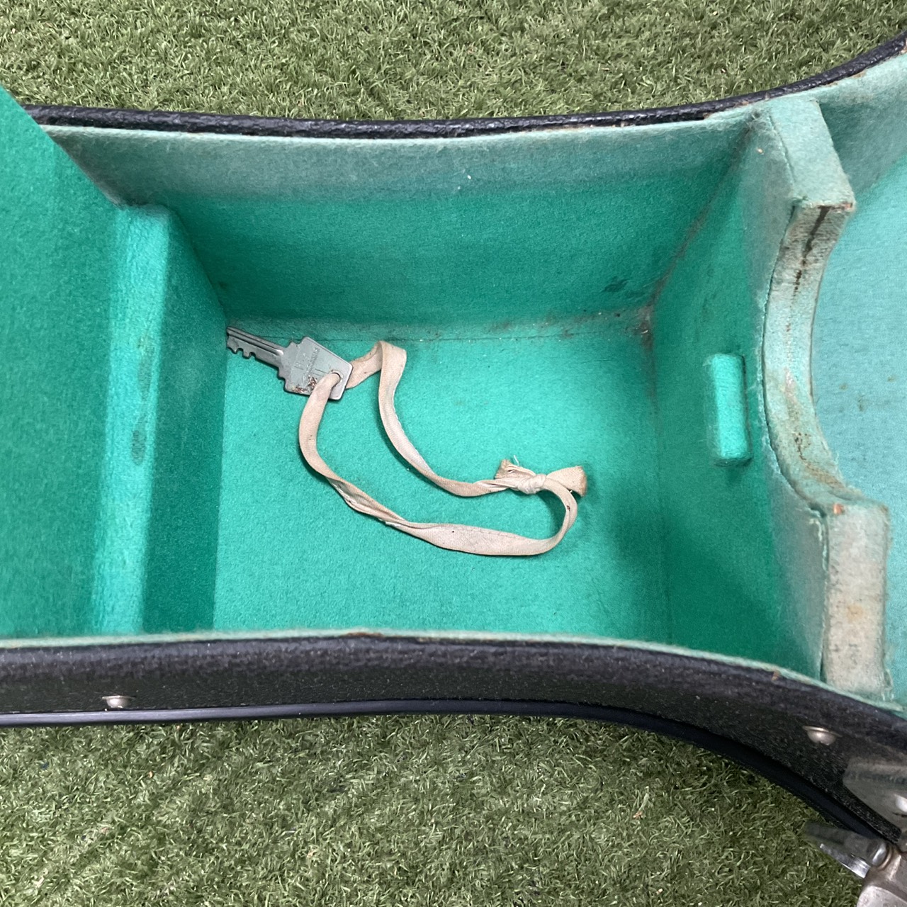 กล่องเคสกีต้าร์โปร่ง